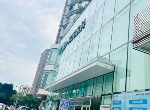 重庆何氏眼科连锁收费标准：LASIK手术8800元起，角膜交联术1.2W元起，老花眼手术2.5W元起