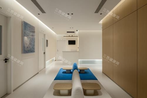 上海艾嘉瞳心眼科门诊室内休息区