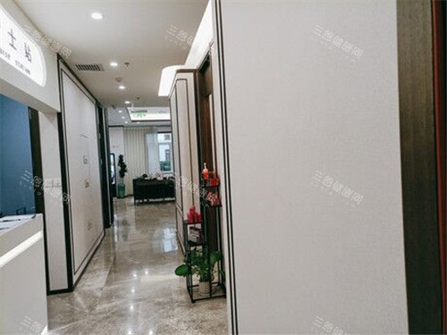 北京加减美整形走廊环境图