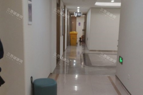 想了解重庆星荣整形收费标准？热门项目价格大揭秘，还有医生推荐和网友分享！