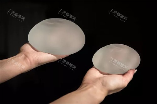 不同大小尺寸的隆胸假体
