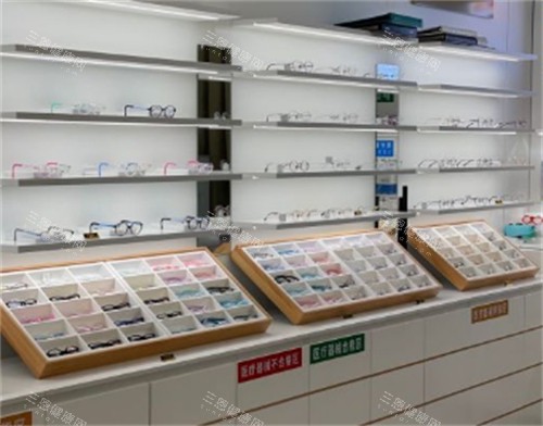广州视百年眼科配镜区环境图