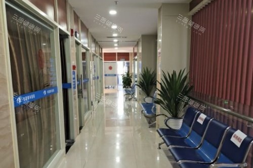 成都华厦眼科医院走廊