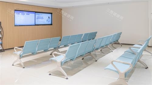 重庆爱尔眼科总院近视手术价格一览表：激光手术6800+全飞秒15800+半飞秒12800+