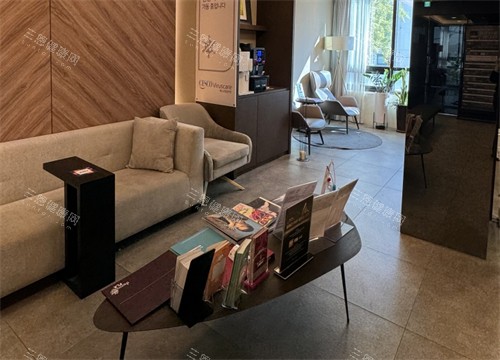 韩国Galleria凯丽雅皮肤科医院等待区一览图