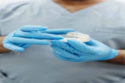 牙齿咬模后的模型