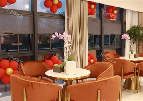 长沙晶肤医美大厅内景图