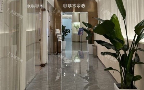 成都华生铂悦整形走廊环境示意图