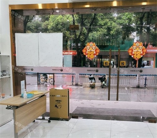 黄石中山口腔大厅一角