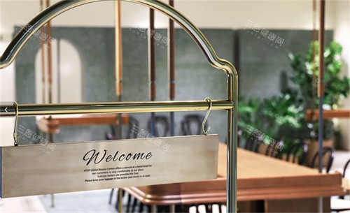 韩国爱她整形外科门口