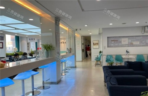 沈阳爱尔眼科医院大厅环境图
