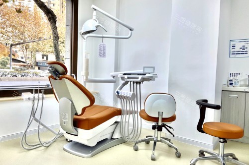 成都医大口腔治疗室 成都医大口腔治疗室