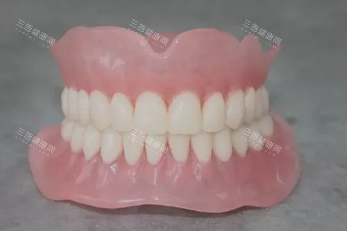 老年人假牙模型图 老年人假牙模型图