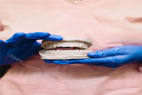 牙齿矫正示意宣传