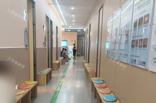 南宁爱尔眼科看诊等候区 南宁爱尔眼科看诊等候区