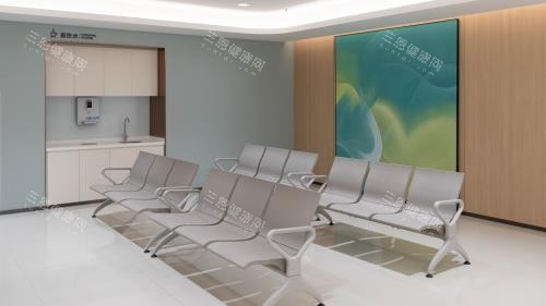 重庆爱尔眼科医院手术等候区