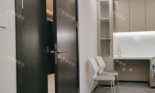 天津中幸口腔诊室门口