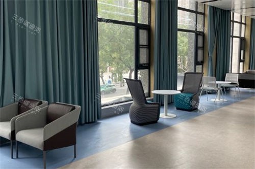 郑州尖峰眼科医院休息区 郑州尖峰眼科医院休息区