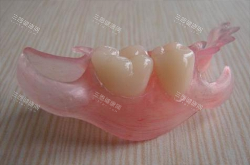 两颗活动假牙示意图