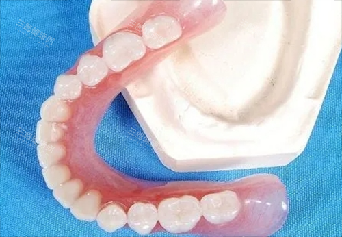 半口活动假牙展示