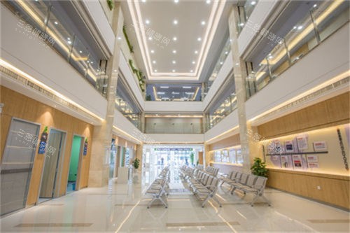 武汉爱尔眼科医院大厅休息候诊区 武汉爱尔眼科医院大厅休息候诊区