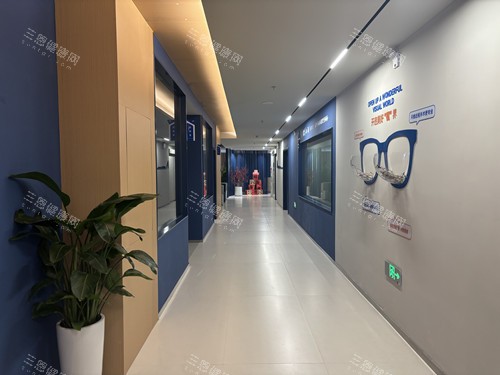 长沙蓝猫眼科走廊环境图 长沙蓝猫眼科走廊环境图