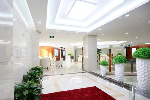 南京溧水金铂利口腔医院收费高吗？不高！种植牙2980元起、隐形牙套20000元起、补牙齿200元起！