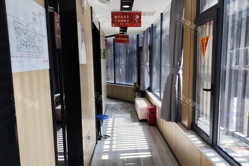 南京金铂利口腔鼓楼店环境图