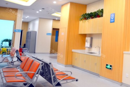 兰州普瑞眼科医院候诊区 兰州普瑞眼科医院候诊区