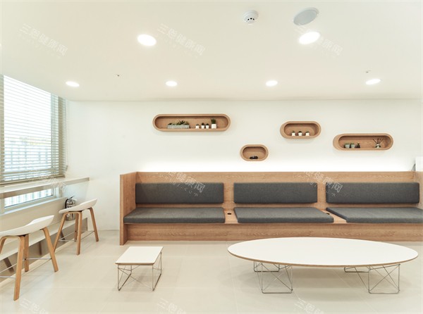 韩国江南知友医院等候区环境