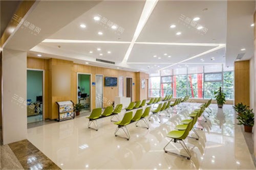 武汉爱尔眼科汉口医院候诊区 武汉爱尔眼科汉口医院候诊区