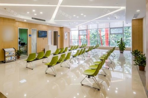 武汉爱尔眼科汉口医院等候区 武汉爱尔眼科汉口医院等候区
