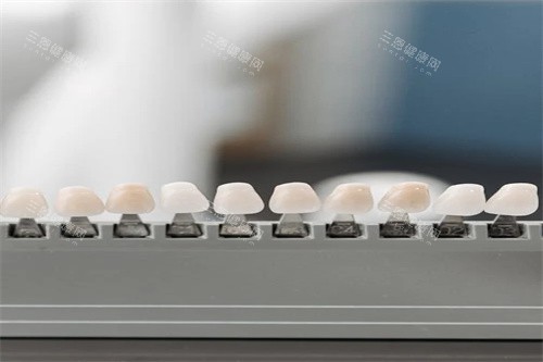 义齿材料宣传图 义齿材料宣传图