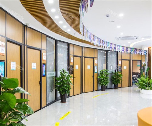 福州亮睛眼科医院走廊 福州亮睛眼科医院走廊