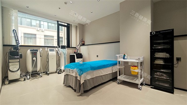 哈尔滨领艺医疗美容2楼治疗室环境一角 哈尔滨领艺医疗美容2楼治疗室环境一角