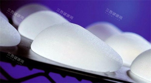 唐新辉医生做隆胸好吗？当然好！深耕丰胸整形手术多年、技术口碑都在线、术后真实自然！