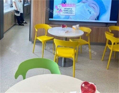 北京华德眼科等候区 北京华德眼科等候区