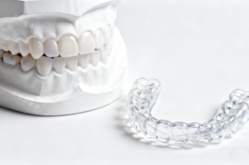 牙齿透明保持器展示图 牙齿透明保持器展示图