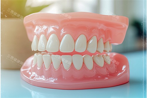 牙齿假牙漫画模型示意图 牙齿假牙漫画模型示意图