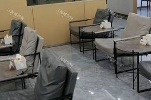 山东临沂冠军口腔医院通达路总院等候区 山东临沂冠军口腔医院通达路总院等候区