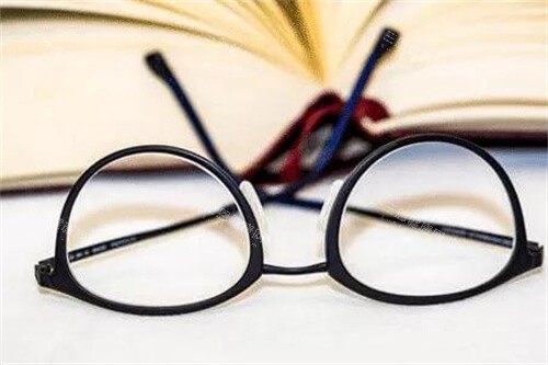 近视眼镜实物示意图 近视眼镜实物示意图