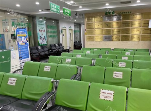 南京东南眼科等候区环境图