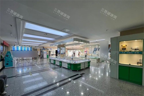 南京东南眼科医院配镜区