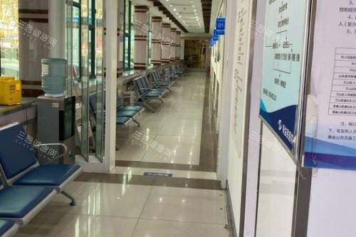 临沂新益民眼科医院候诊区 临沂新益民眼科医院候诊区