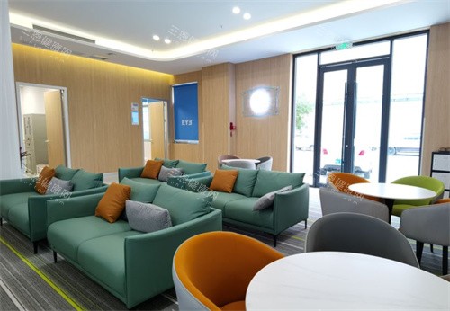 安庆施汉彬爱尔眼科等候区