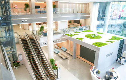 深圳普瑞眼科星耀店大厅