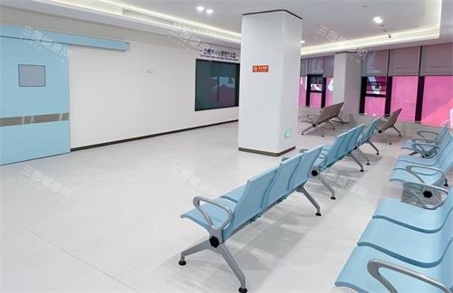 开封爱尔眼科等候区