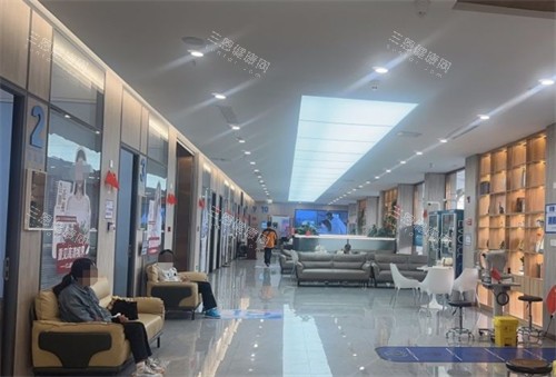 昆明普瑞眼科等待区 昆明普瑞眼科等待区