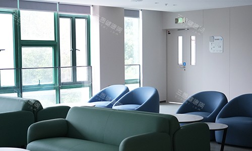 深圳普瑞眼科手术室外等待区 深圳普瑞眼科手术室外等待区