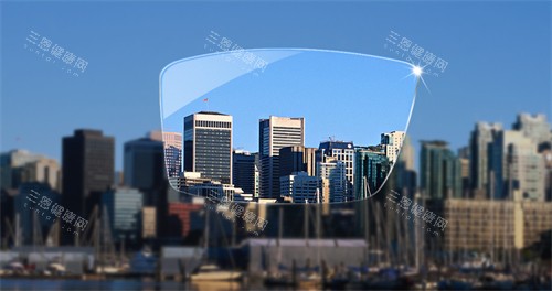 依路视钻晶防控镜片宣传图